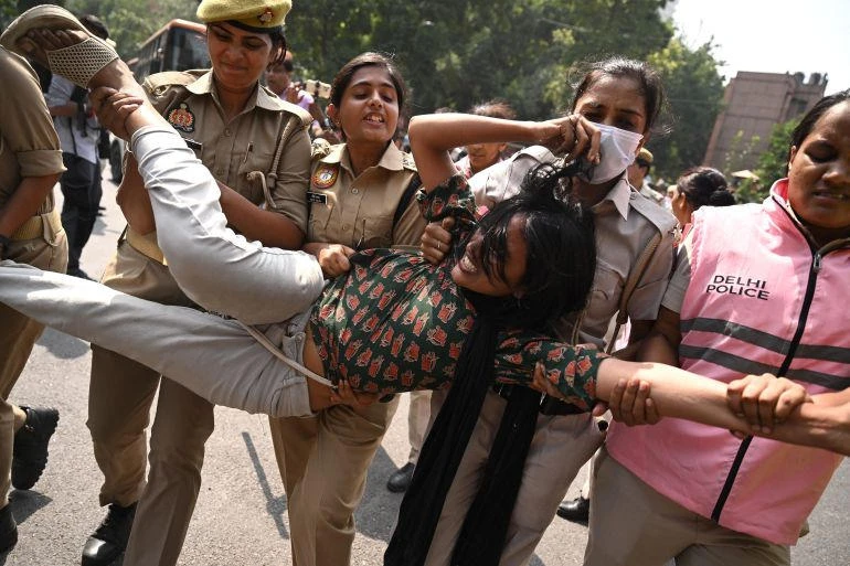 प्रदर्शनकारियों की हिरासत पर सुप्रीम कोर्ट सख्त, दिल्ली पुलिस को दिए निर्देश