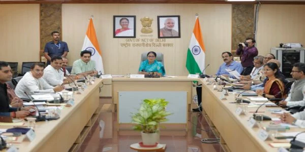 दिल्ली में इस बार बनेंगे 1400 से ज्यादा छठ घाट, CM ने 6 नवंबर तक काम पूरा करने का दिया अल्टीमेटम
