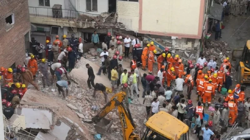 सत्य निकेतन हादसे के बाद दिल्ली सरकार सख्त, 1046 अवैध संपत्तियों पर MCD का बड़ा एक्शन