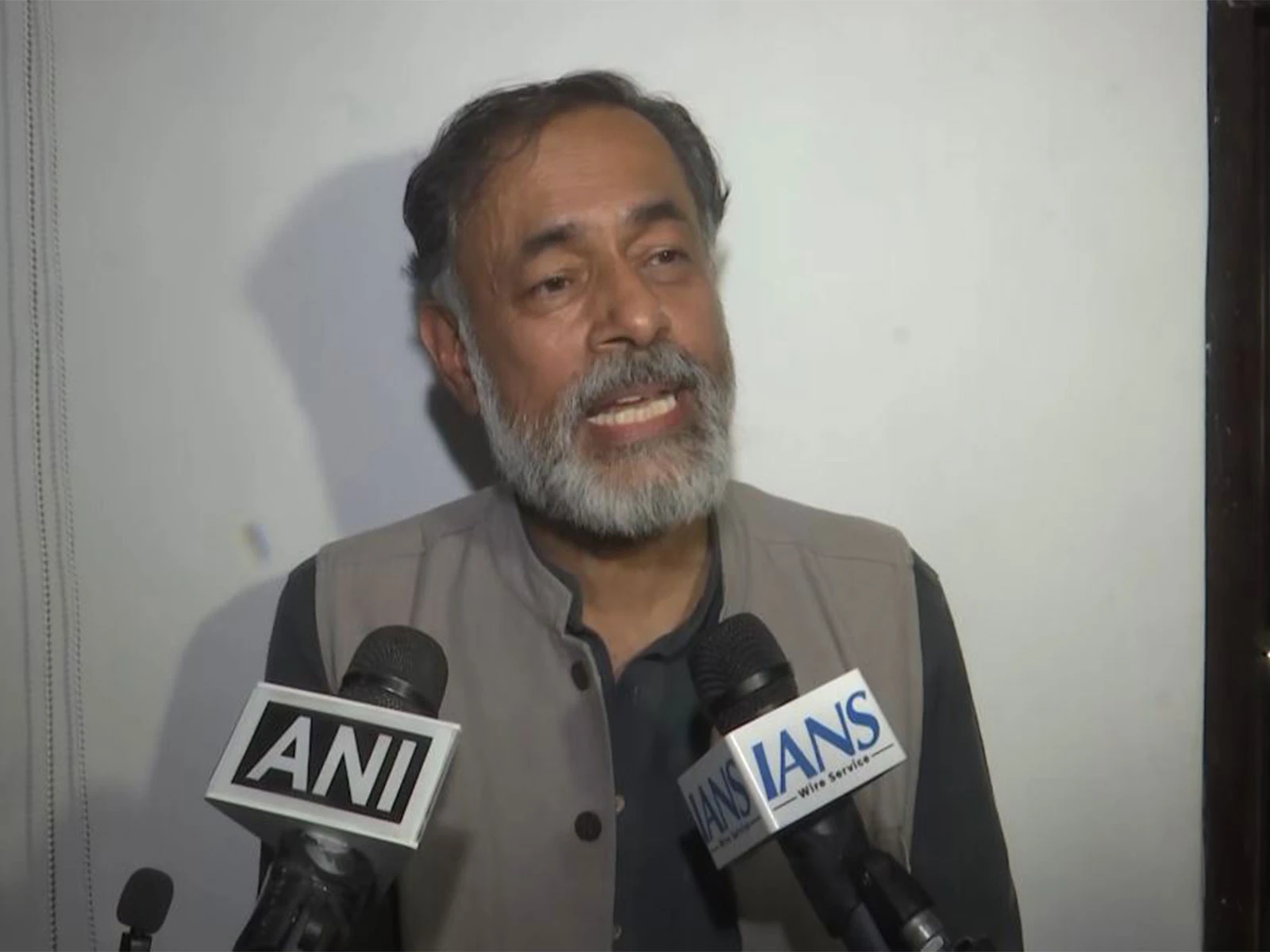 चुनाव आयोग ने सुप्रीम कोर्ट में पेश किया 'झूठ का पुलिंदा', योगेंद्र यादव ने दागे 7 सवाल