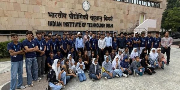 नूंह: मढ़ी स्कूल के छात्रों ने किया आईआईटी दिल्ली का दौरा, जाना तकनीकी शिक्षा का महत्व