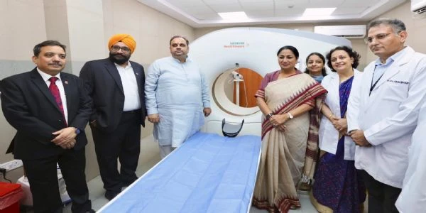 लोक नायक अस्पताल में सीएम रेखा गुप्ता ने किया नई MRI और CT स्कैन मशीनों का उद्घाटन