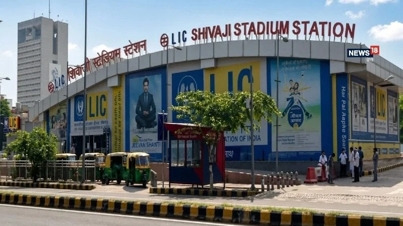 शिवाजी स्टेडियम मेट्रो स्टेशन पर पोस्टर और ग्रेफिटी, दिल्ली पुलिस ने दर्ज किया केस