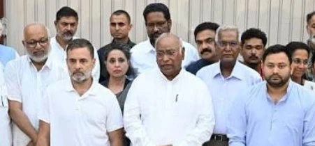 रामलीला मैदान में इंडिया ब्लॉक की रैली की तैयारी, व्यापारियों ने जताया विरोध