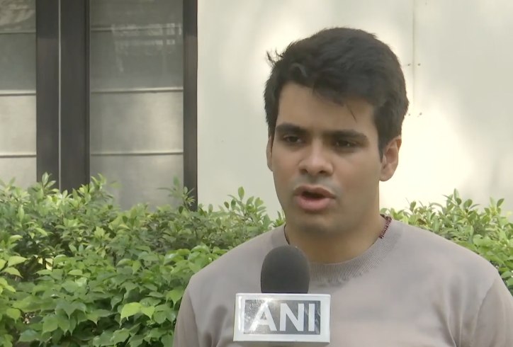 बीकानेर हाउस में रायहन वाड्रा की प्रदर्शनी रद्द, पॉलिसी विवाद के चलते हटाए गए फोटो