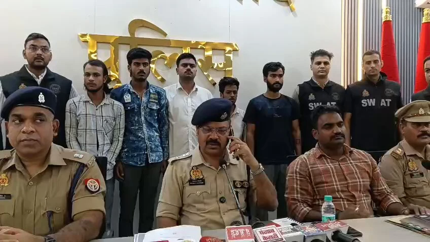 गाजियाबाद पुलिस का बड़ा एक्शन: स्नैचिंग गैंग के 5 सदस्य गिरफ्तार, हथियार और सोना बरामद