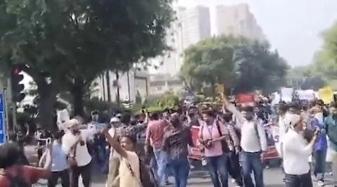 वोटर लिस्ट विवाद पर दिल्ली में भारी बवाल, जंतर मंतर कूच करने वाले हजारों प्रदर्शनकारी हिरासत में