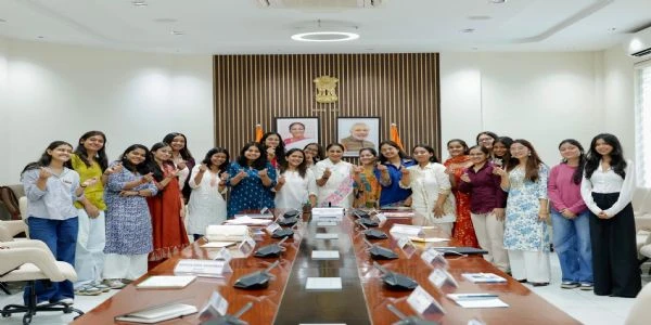 सीएम रेखा गुप्ता ने कॉलेज छात्रों से की बातचीत, कैंपस सुरक्षा और शिक्षा पर मांगे सुझाव