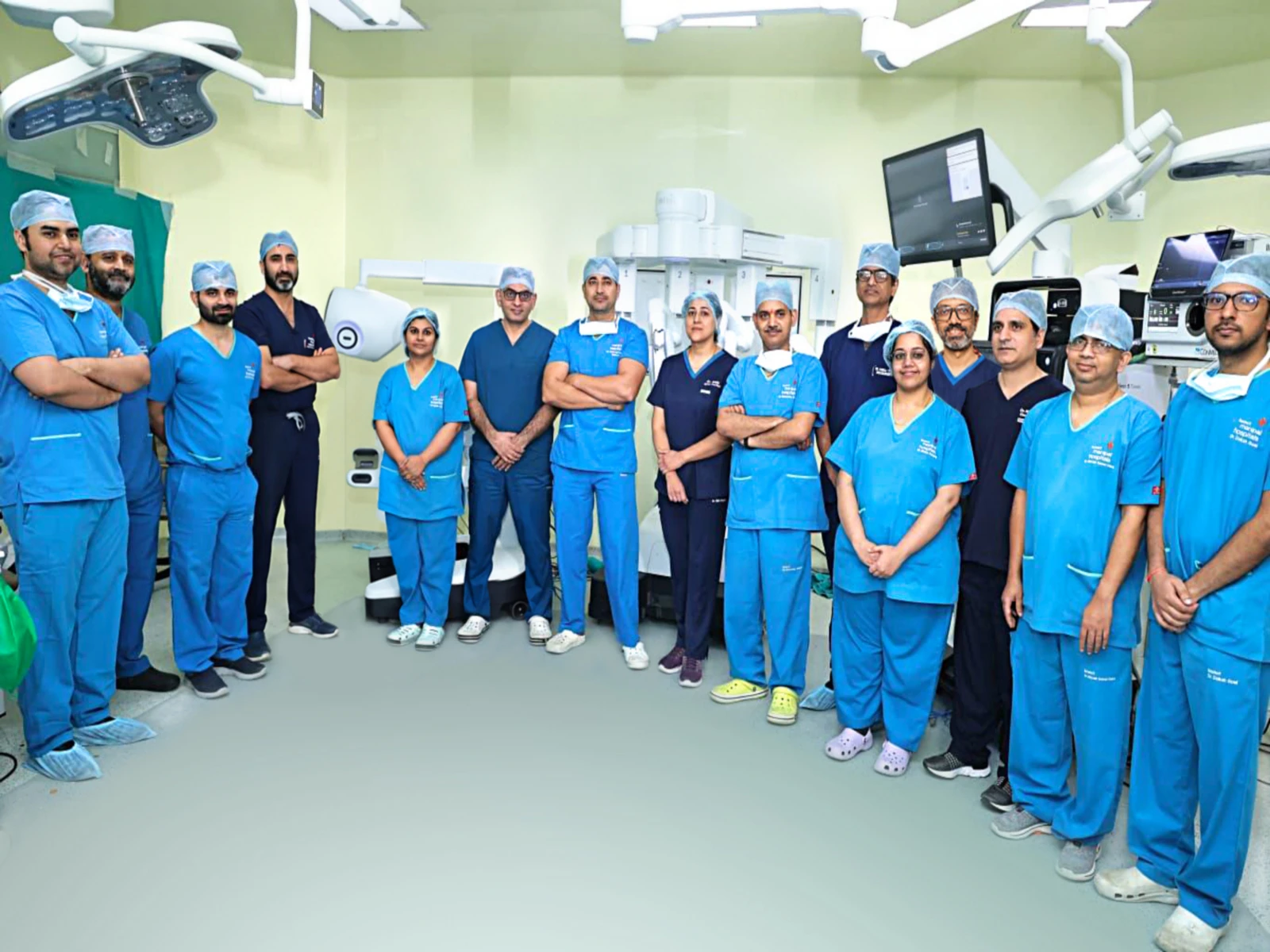दिल्ली के अस्पताल में कमाल: da Vinci 5 रोबोट से एक दिन में की गईं 5 जटिल कैंसर सर्जरी
