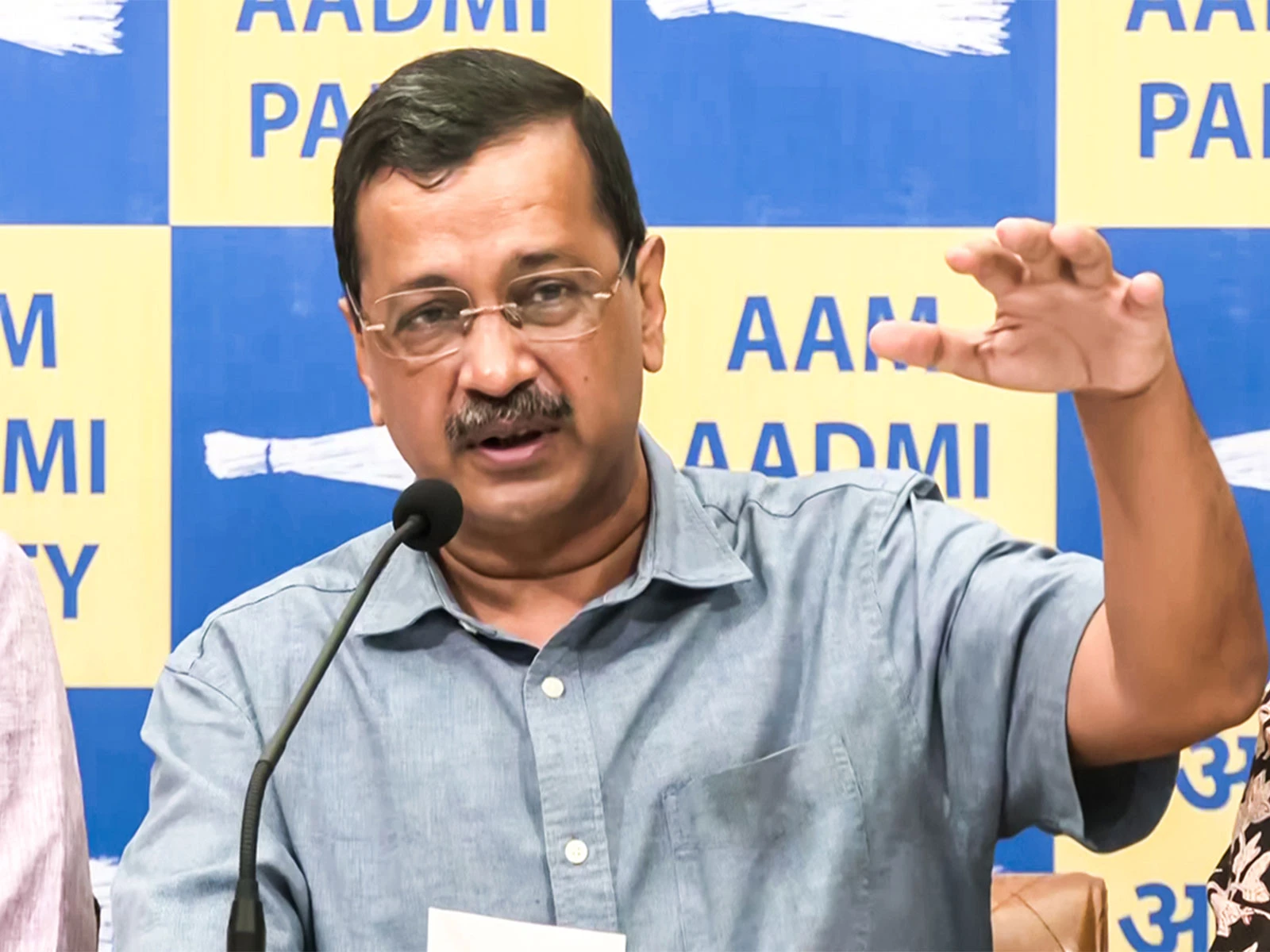 CEC के खिलाफ विरोध प्रदर्शन की रणनीति के लिए AAP ने बुलाई विधायकों की बैठक