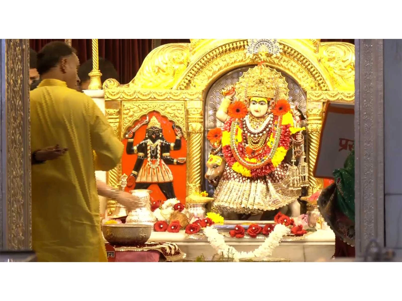 झंडेवालान मंदिर में शारदीय नवरात्रि की धूम, बंसुरी स्वराज ने की विशेष पूजा