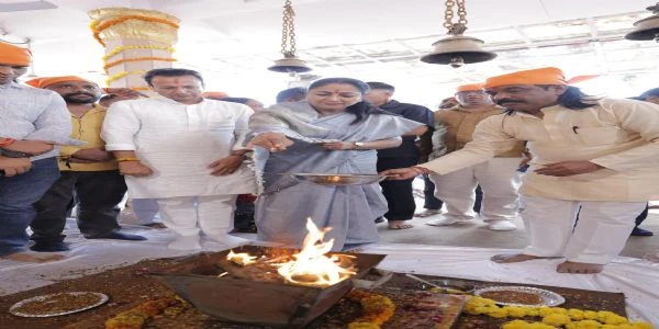 सीएम रेखा गुप्ता ने वाल्मीकि प्रकटोत्सव में की शिरकत, दिल्ली की खुशहाली के लिए मांगी दुआएं