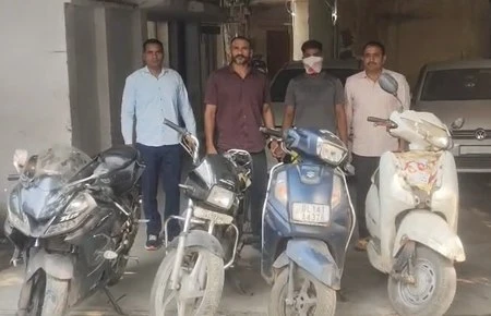 दिल्ली पुलिस ने दबोचा सीरियल बाइक चोर, 4 चोरी के दोपहिया वाहन बरामद