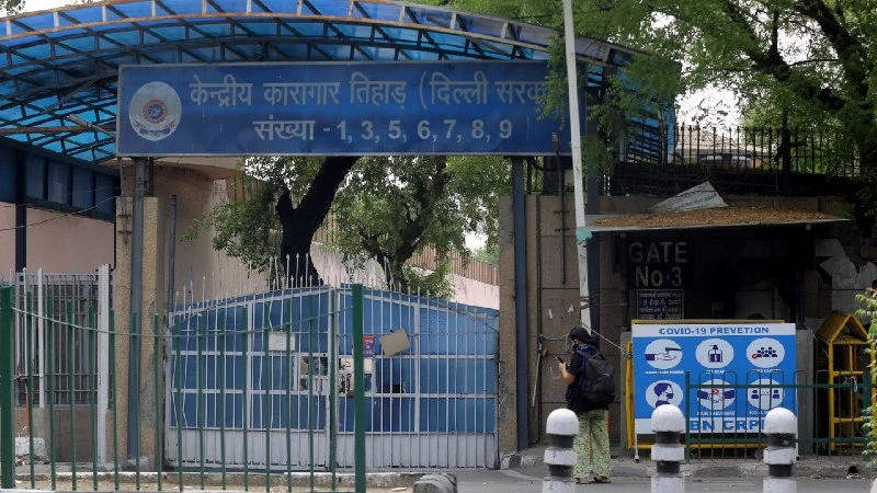 तिहाड़ जेल में तस्करी के 58% मोबाइल अंगूठे जितने छोटे, सुरक्षा में बड़ी सेंध
