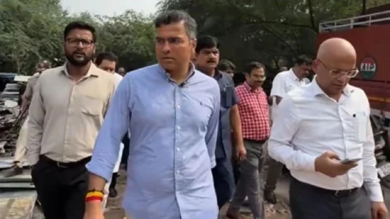 दिल्ली PWD मंत्री का एक्शन: शहर की टूटी सड़कों और फुटपाथों की जल्द होगी मरम्मत