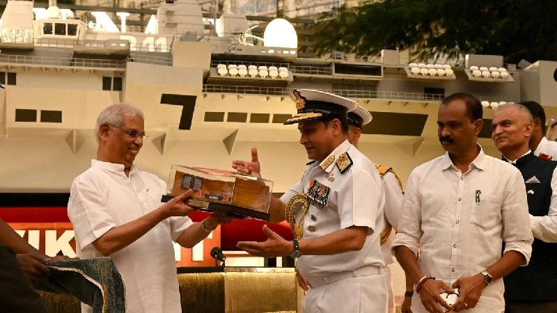 तिरुवनंतपुरम को समर्पित हुआ INS Vikrant का विशाल स्केल मॉडल