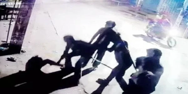 फरीदाबाद: बाजार में युवक को नकाबपोश बदमाशों ने बेरहमी से पीटा, तोड़ीं दोनों टांगें
