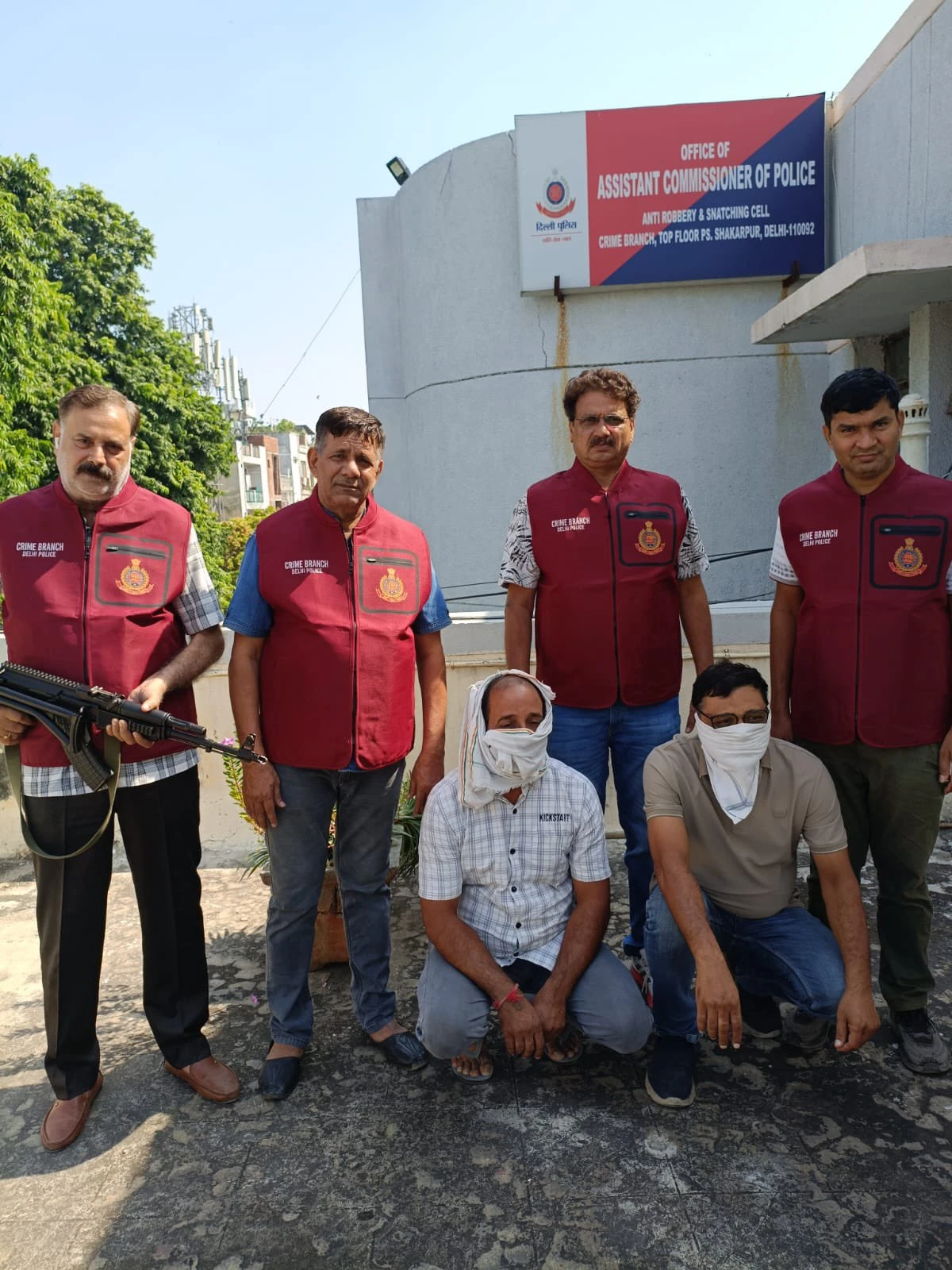 दिल्ली पुलिस ने नकली ईनो और फेविक्विक बनाने वाले गिरोह को पकड़ा, दो गिरफ्तार