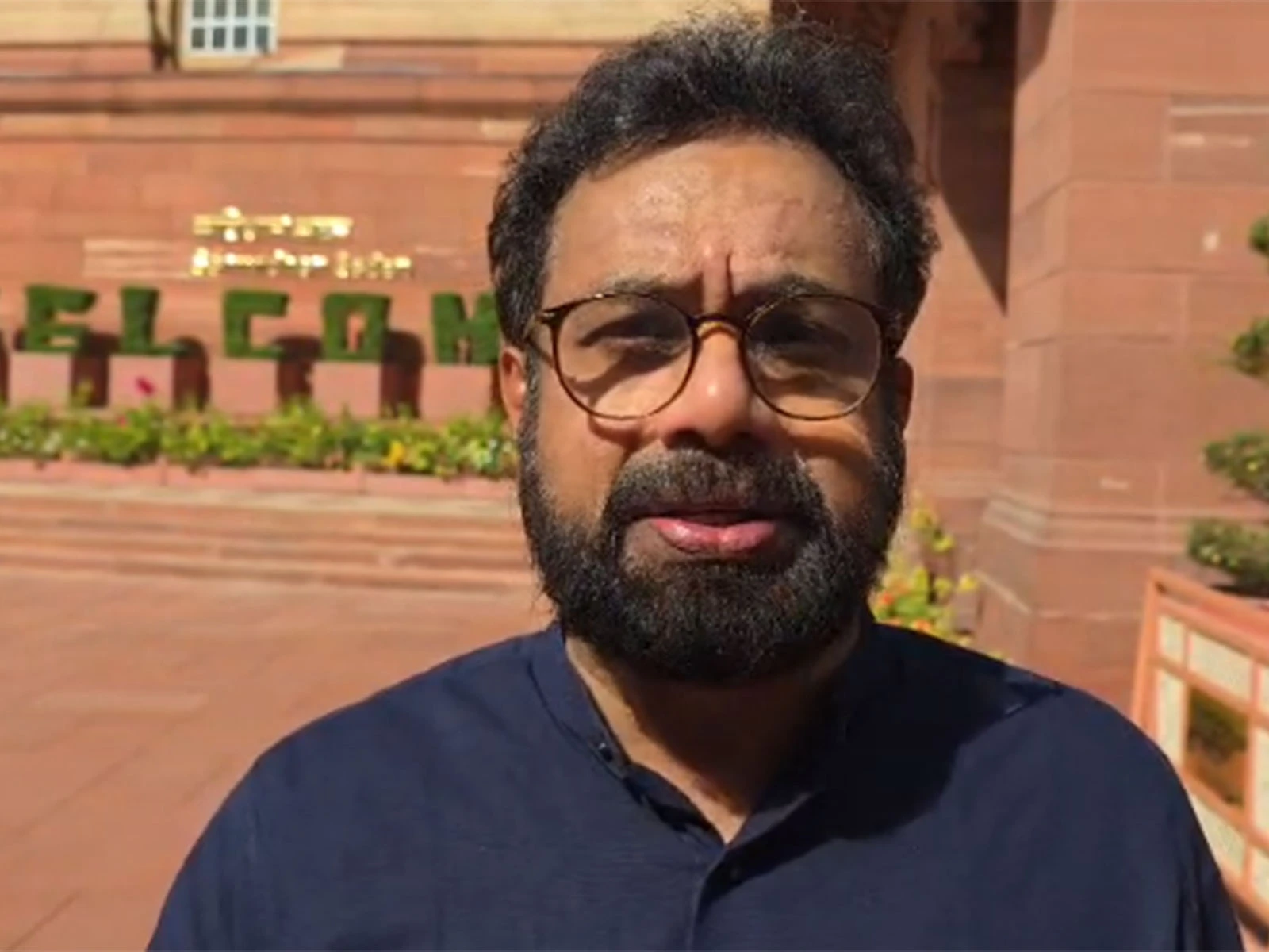 "क्या सबको जेल में डाल देंगे?" चुनाव आयोग के खिलाफ सड़क पर उतरे विपक्षी सांसद
