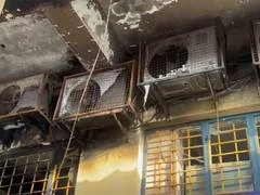 नोएडा की बैंक शाखा में लगी भीषण आग, समय रहते काबू पाकर टला बड़ा हादसा