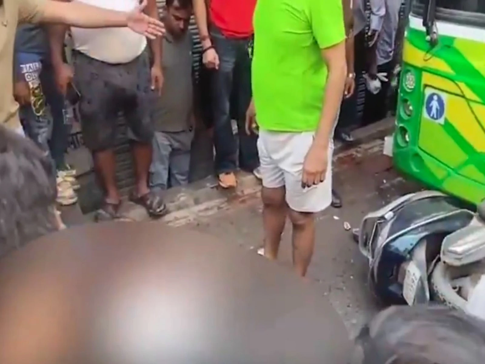 आनंद पर्वत में DTC बस ने कई लोगों को रौंदा, एक की मौत, कई घायल