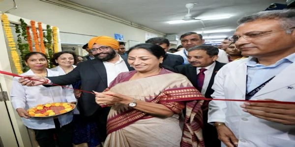 LNJP अस्पताल में सीएम रेखा गुप्ता ने किया नई CT स्कैन और MRI मशीनों का उद्घाटन