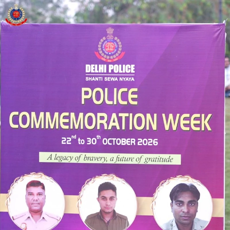 इंडिया गेट पर दिल्ली पुलिस बैंड की देशभक्ति प्रस्तुति, शहीदों को किया नमन