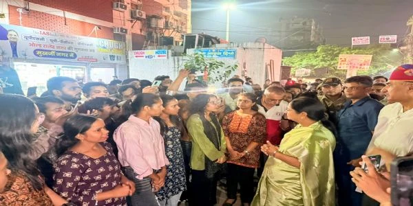 मुखर्जी नगर पहुंचीं सीएम रेखा गुप्ता, छात्रों के साथ चाय पी और सुनीं पीजी व सुरक्षा की समस्याएं