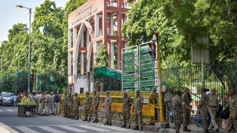 जामिया यूनिवर्सिटी प्रशासन का सख्त रुख, प्रदर्शनकारी छात्रों को दिया आखिरी नोटिस
