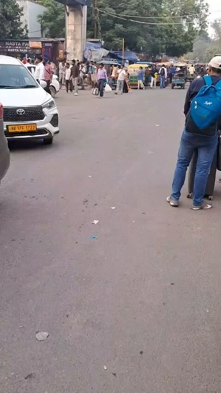 सेंट्रल दिल्ली में ट्रैफिक पुलिस का एक्शन, सड़कों से हटाया गया अवैध अतिक्रमण