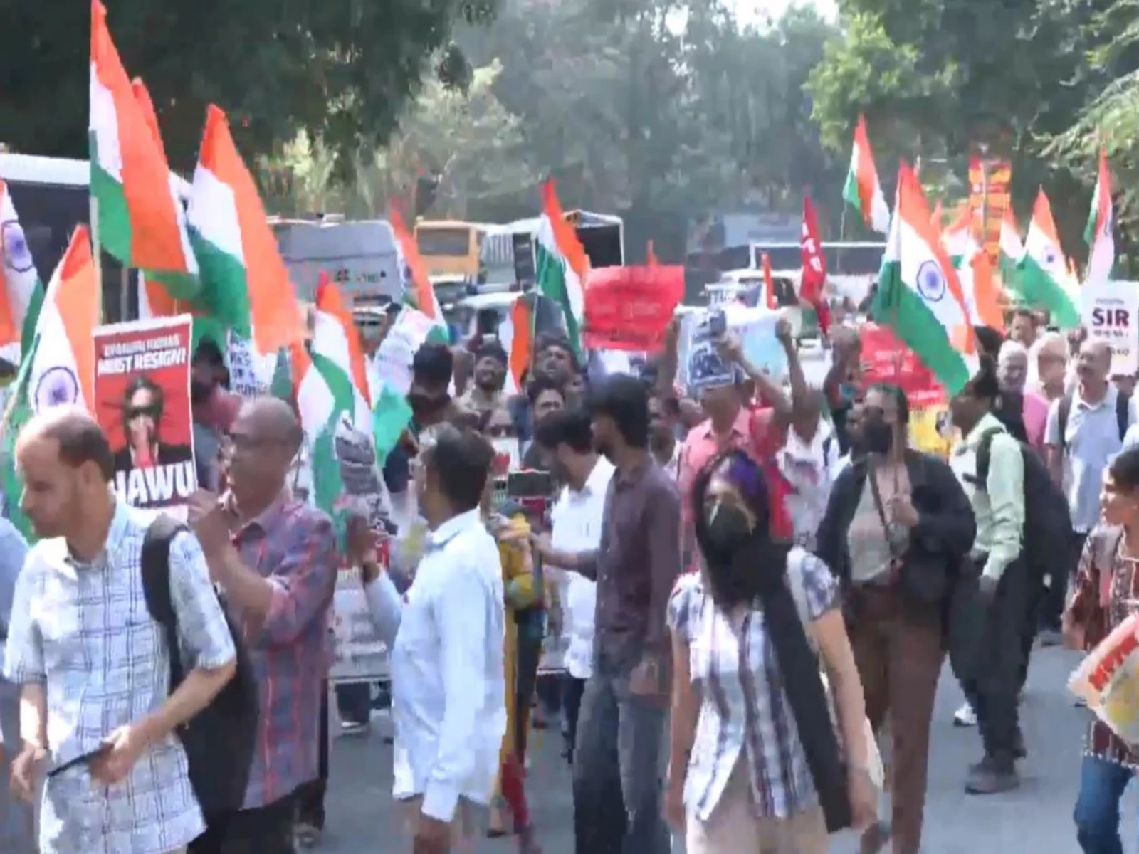 CEC ज्ञानेश कुमार को हटाने की मांग, दिल्ली में लेफ्ट पार्टियों और छात्रों ने निकाला मार्च