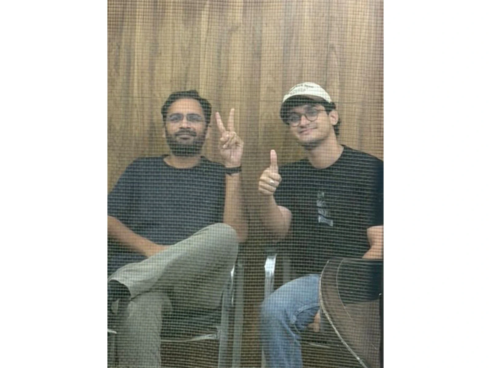 SEM कोर्ट का आदेश: कॉकरोच जनता पार्टी के कार्यकर्ता सौरव दास और आशुतोष रंका रिहा
