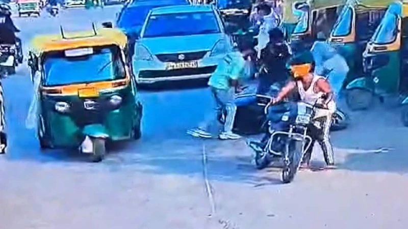 कालिंदी कुंज में युवक की चाकू गोदकर बेरहमी से हत्या, रंजिश में वारदात, 4 गिरफ्तार