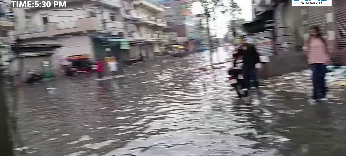 Delhi Rains: भारी बारिश से दिल्ली-NCR में जलभराव, किराड़ी समेत कई इलाकों में बुरा हाल