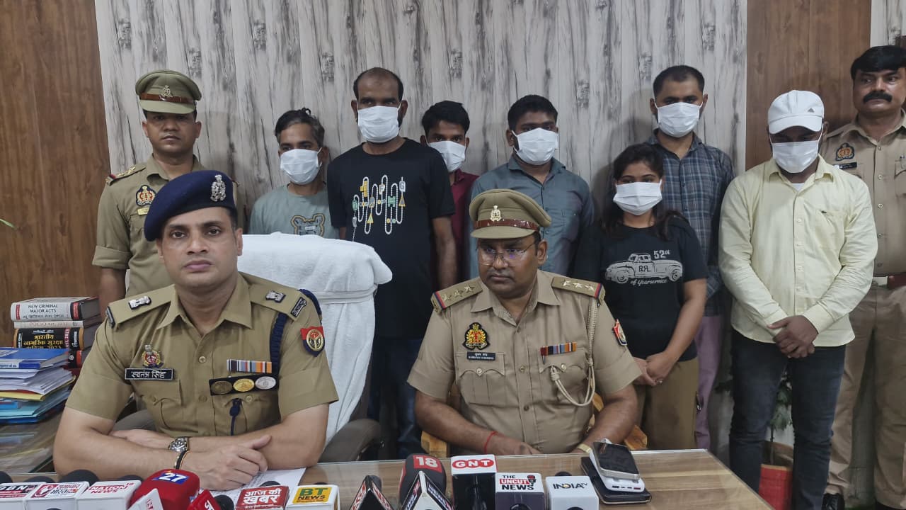 नोएडा पुलिस ने पकड़ा साइबर फ्रॉड का बड़ा गैंग, फर्जी बैंक अकाउंट बेचने वाले 7 लोग गिरफ्तार