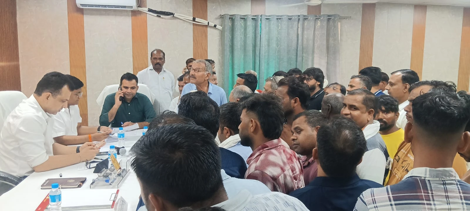 गौतम बुद्ध नगर में संपूर्ण समाधान दिवस: 164 शिकायतें दर्ज, मौके पर 14 मामलों का हुआ निपटारा