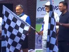 New Delhi में Mansukh Mandaviya और Sanjay Seth ने NCC Cyclothon 2026 को हरी झंडी दिखाई