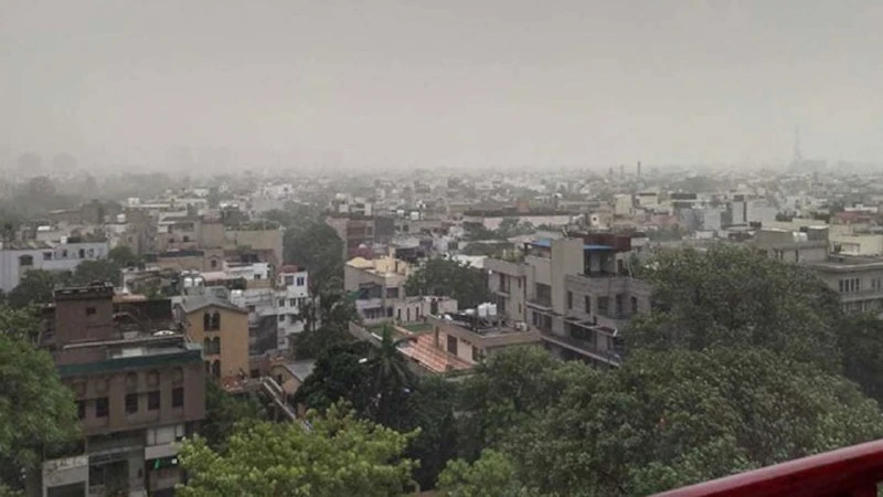 दिल्ली में अगस्त के शुरुआती दिनों में गर्मी और उमस बरकरार, तापमान सामान्य से अधिक दर्ज
