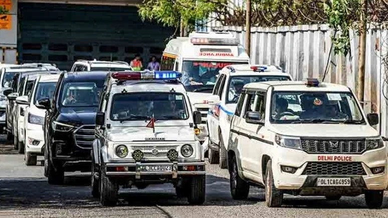VIP काफवे और ट्रैफिक पर दिल्ली पुलिस का आरटीआई में स्पष्ट जवाब नहीं, किराए के वाहनों पर खर्च हुए करोड़ों रुपये