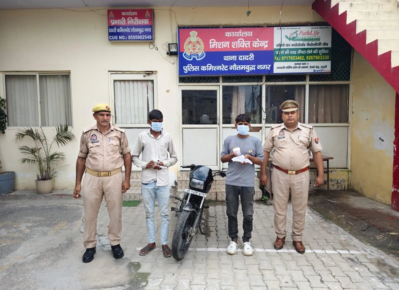Noida News: दादरी पुलिस ने पकड़े दो शातिर स्नैचर, आभूषण और हथियार बरामद