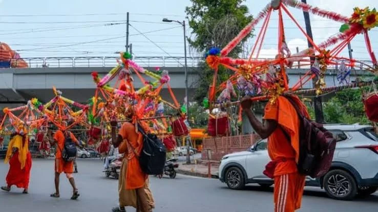 दिल्ली-मेरठ Expressway पर भीषण हादसा, अज्ञात वाहन की टक्कर से 3 कांवड़ियों की मौत