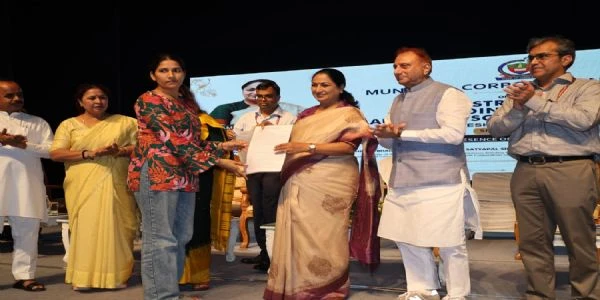 दिल्ली सीएम रेखा गुप्ता ने 187 MCD नियुक्तियों को सौंपा पत्र और स्कूल हेल्थ पोर्टल लॉन्च किया