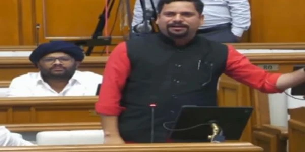 दिल्ली विधानसभा से AAP के विधायक बाहर निकाले गए, ड्रग स्कैम पर चर्चा की मांग पर हुआ एक्शन