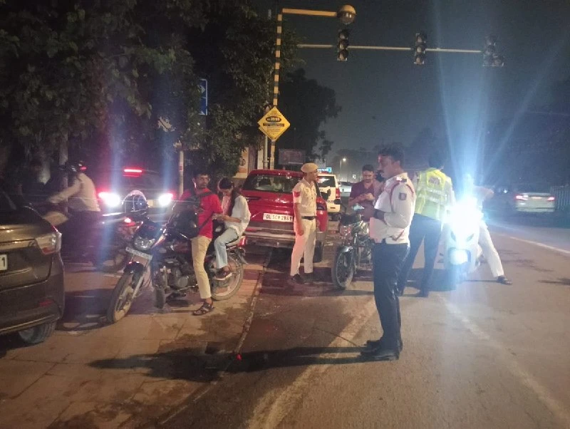 Independence Day से पहले Delhi Police ने बढ़ाई सख्ती, रातभर की सघन चेकिंग