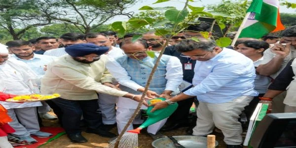 शिवराज सिंह चौहान ने दिल्ली में पौधरोपण अभियान में लिया हिस्सा, देश भर में 'वृक्ष मित्र परिवार' बनाने की अपील
