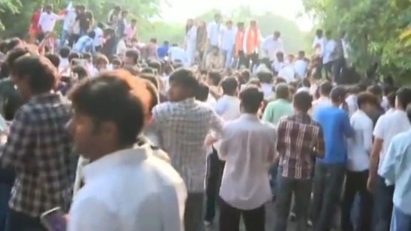 ABVP का झारखंड भवन के बाहर जोरदार प्रदर्शन, रांची पुलिस कार्रवाई का विरोध