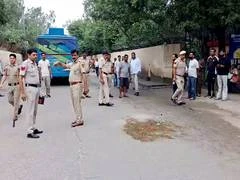 सोनिया विहार हत्या प्रयास और लूट मामला: दिल्ली पुलिस ने दो आरोपियों को किया गिरफ्तार, मोबाइल और नकदी बरामद