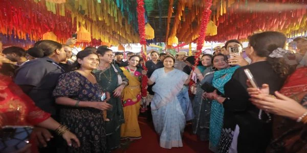 दिल्ली हाट में धूमधाम से मनाई गई हरियाली तीज, सीएम रेखा गुप्ता और स्थानीय लोग हुए शामिल