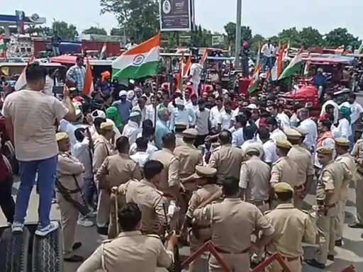 बागपत में स्वतंत्रता दिवस पर दिल्ली-देहरादून कॉरिडोर पर ट्रैक्टर तिरंगा यात्रा को पुलिस ने रोका