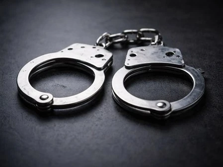 Delhi Police Action: जुआ, चोरी और अवैध शराब के मामलों में 9 लोग गिरफ्तार, जानिए पूरी कार्रवाई